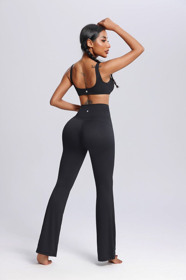 Woman wearing a black sports bra and leggings by Anniou