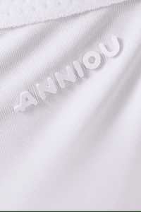 Close-up of a white fabric with 'ANNIOU' branding.