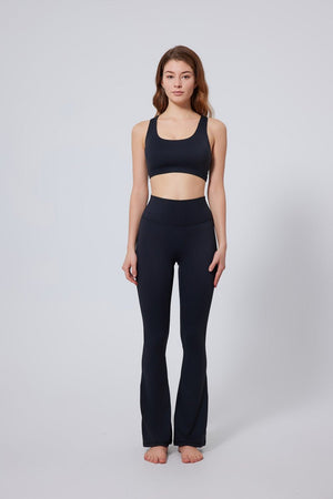 woman wearing a #black Sports Bra and leggings