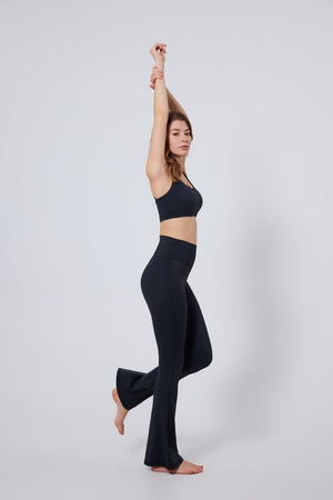 Woman in #black athletic wear 