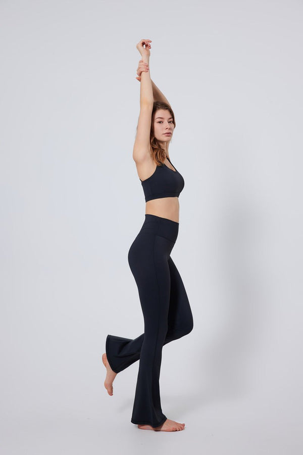 Woman in #black athletic wear 