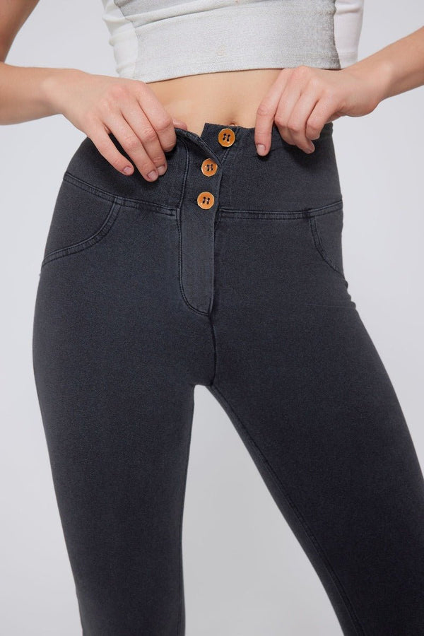 #gray flared jeans with 3 buttons