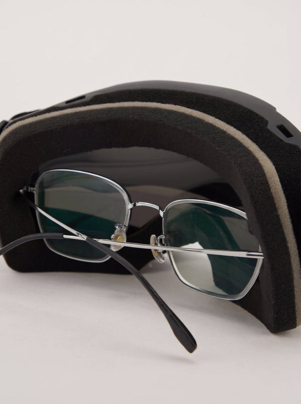 Fits nearsighted glasses