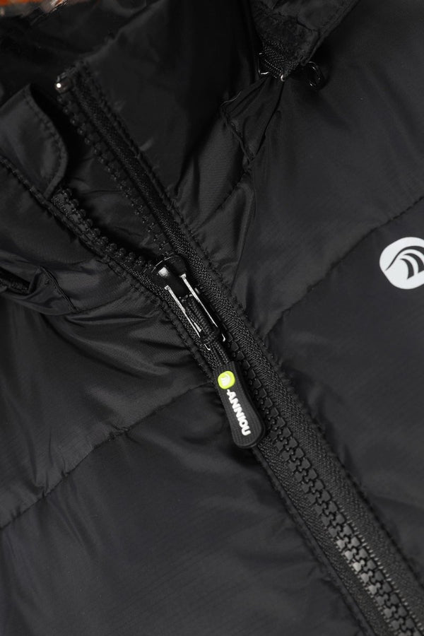 Anniou zipper with a green logo