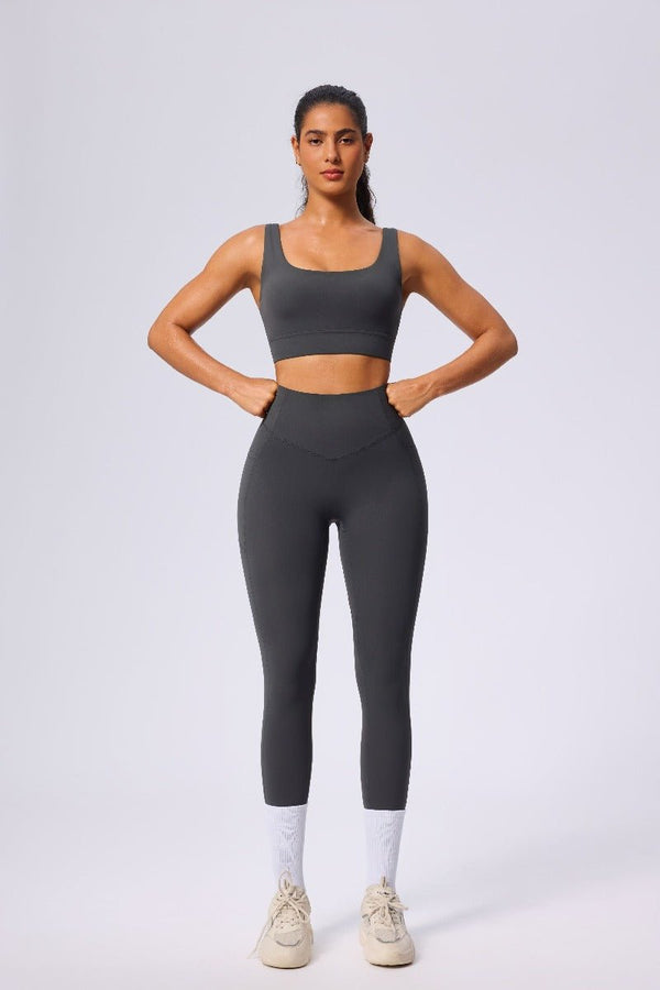 woman wearing a #gray sports bra and high waist sports leggings