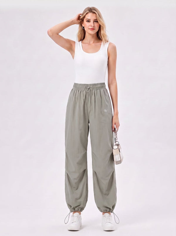 can switch freely between wide-leg loose fit and tapered jogger style.