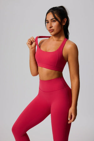 Woman wearing a #pink sports bra and leggings 4 way stretch